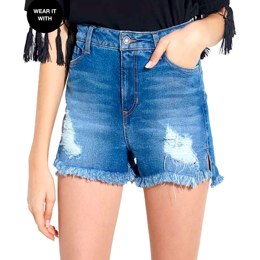 Guess Claudia Super High-Rise Frayed Denim
Shorts size 28